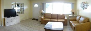 הולמס ביץ' White Sands Beach Resort מראה חיצוני תמונה